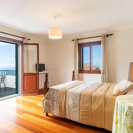 Dinis By Madeira Calheta (Madeira)